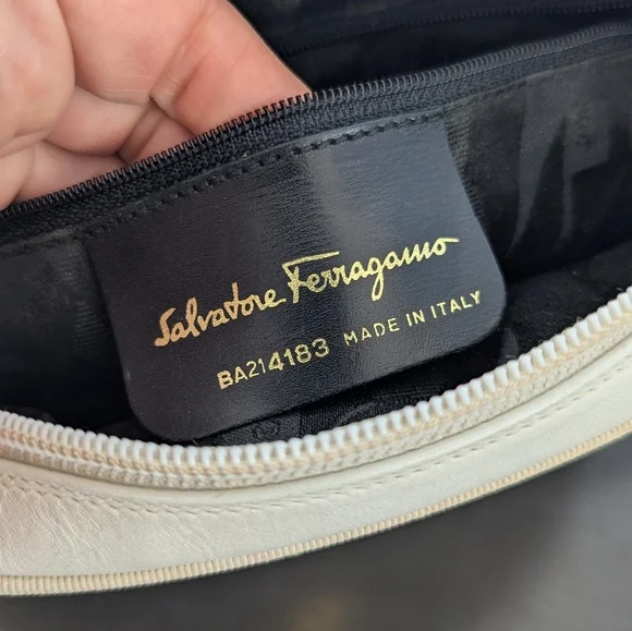 Salvatore Ferragamo Vintage Vara Ribbon Leather Camera Bag Ivory Crossbody - Picture 11 of 14